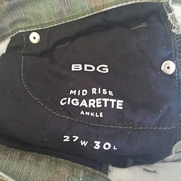 BDG cigarette ankle mid rise jeans. Size 27 - Picture 8 of 8